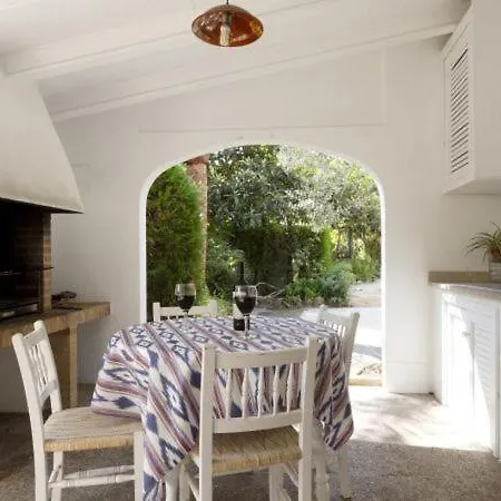 Sleeps 8 With Pool Air Con And Wifi