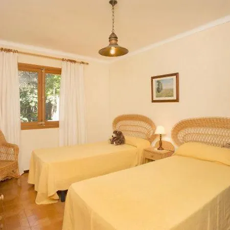 Sleeps 8 With Pool Air Con And Wifi
