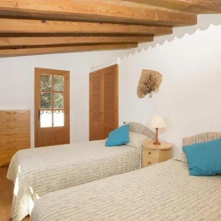 Sleeps 8 With Pool Air Con And Wifi Pollenca