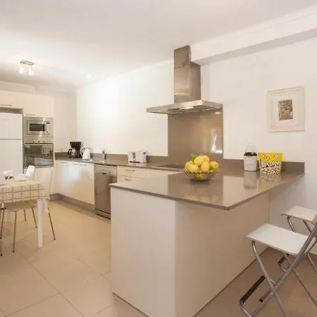 Villa Sleeps 8 With Pool Air Con And Wifi *